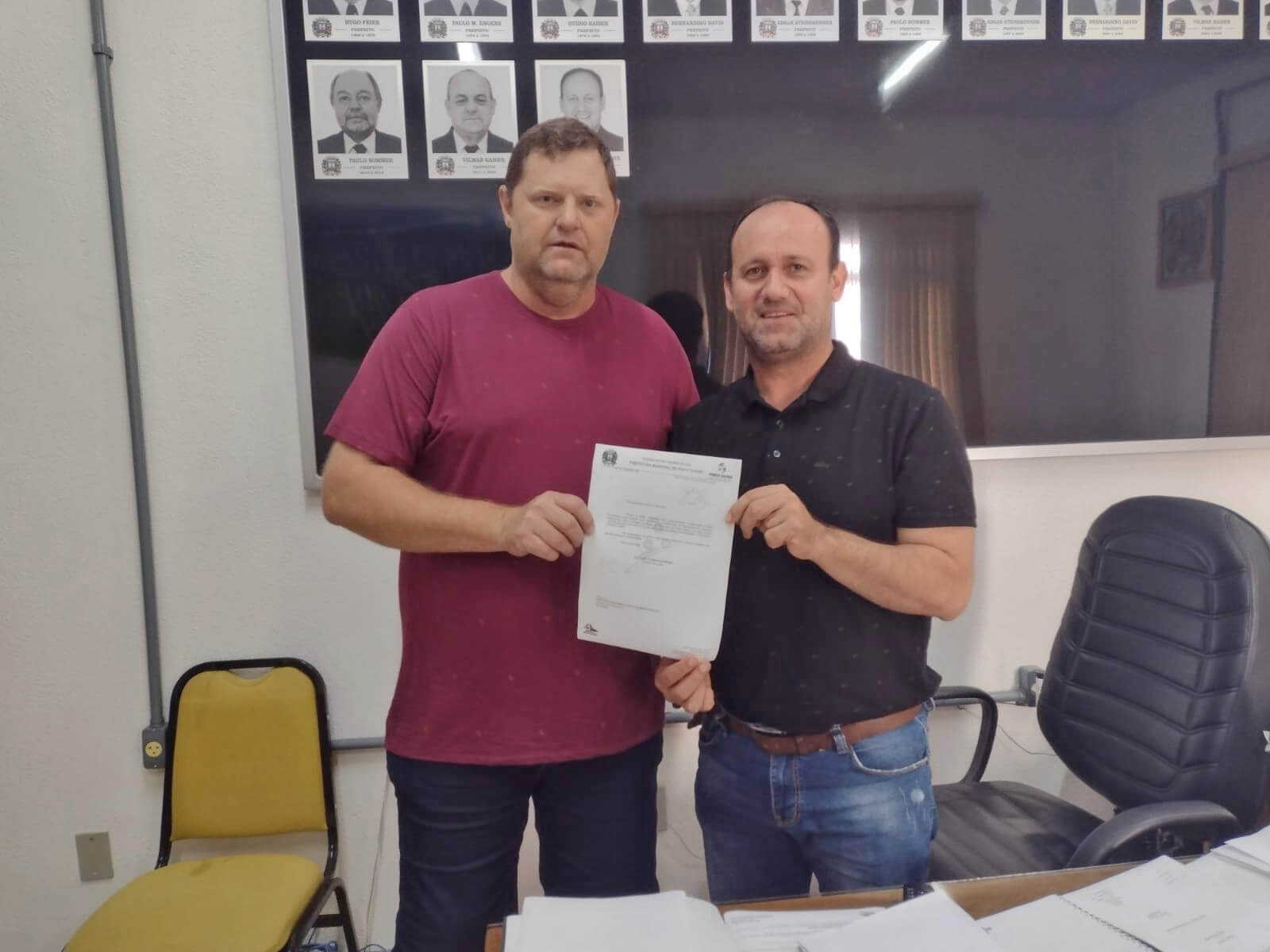 PORTO XAVIER APRESENTA VÁRIOS PEDIDOS DE EMENDAS PARLAMENTARES AO DEPUTADO CARLOS GOMES